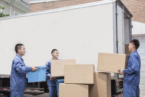 Documenting moving company complaint details for investigation