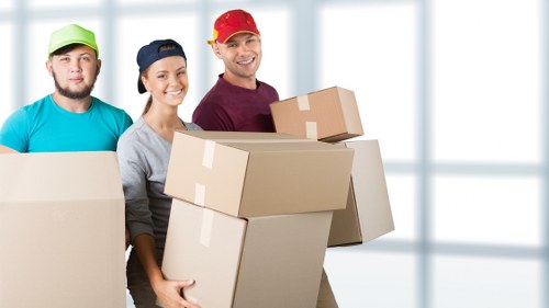 Moving truck hire for flats and homes in Chelsea with narrow street access